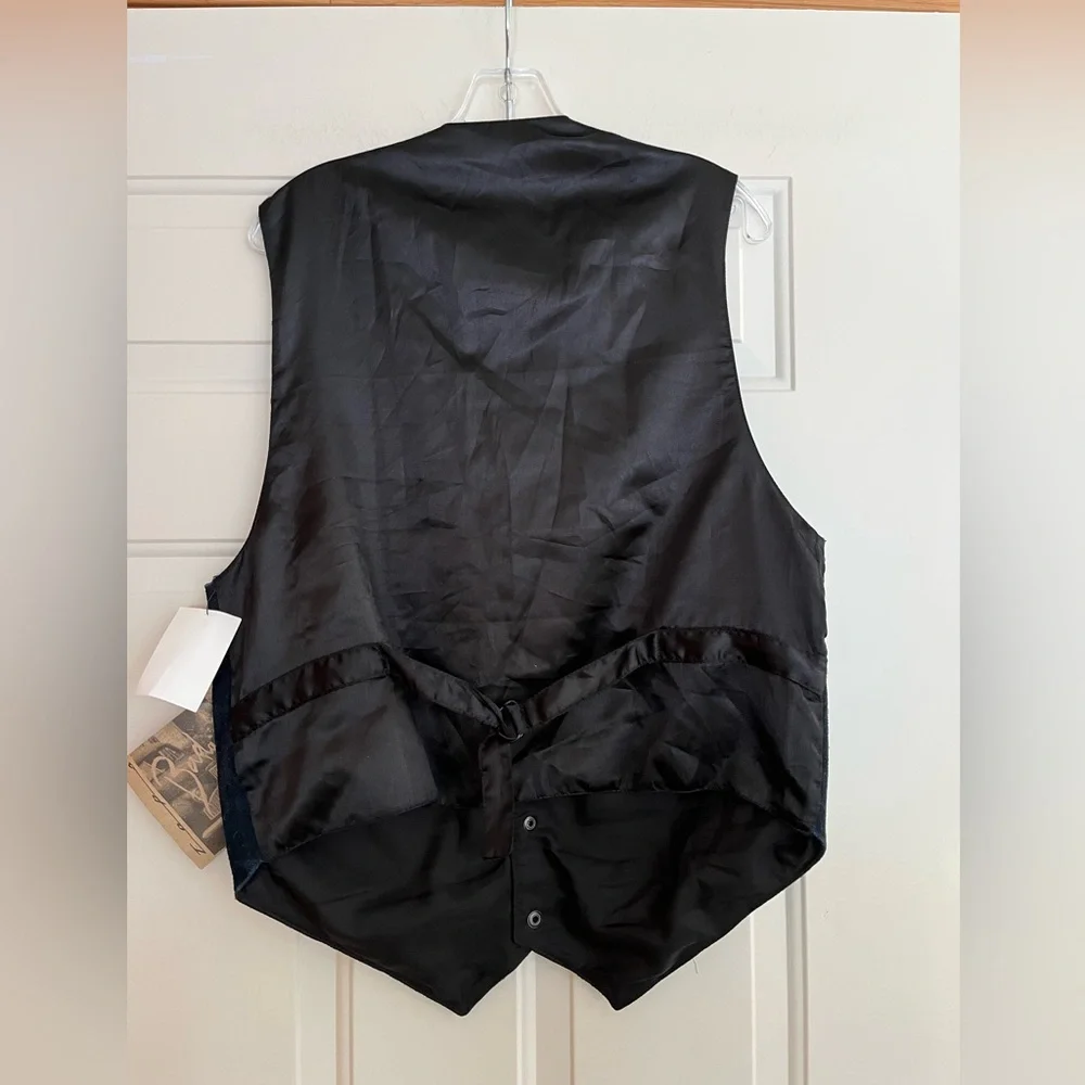Vintage new men’s Badge blue leather suede vest with snap closure. Size large.